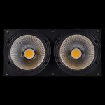 Accecatore Strobo LED 200W Luce Calda in Prospettiva Frontale su Sfondo Nero