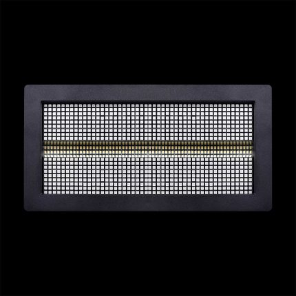 Strobo LED RGBW 1200W in Prospettiva Frontale su Sfondo Nero