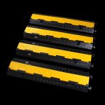 Pedane Passacavo in Gomma e PVC su Sfondo Nero