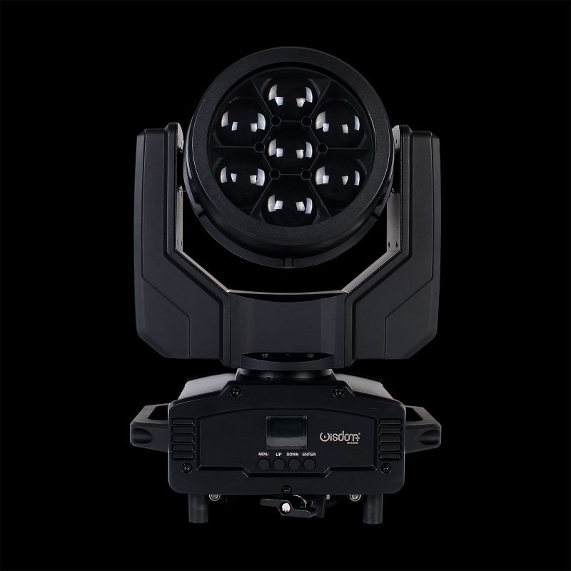 Testa Mobile Wash 7x40W RGBW IP65 in Prospettiva Frontale su Sfondo Nero