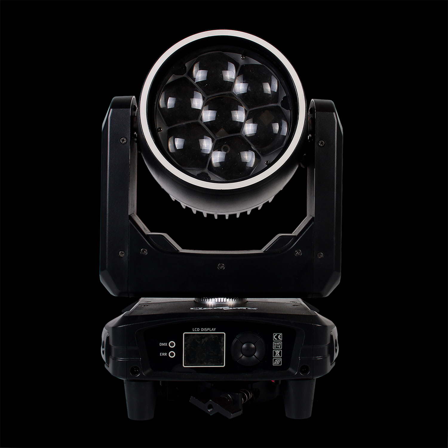 Testa Mobile Bee Eye 7x40W RGBW con Ring in Prospettiva Frontale su Sfondo Nero