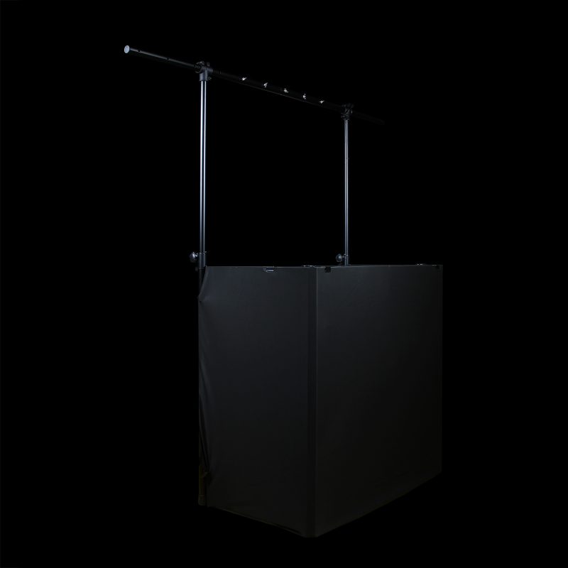 Tavolo Professionale DJ in Acciaio Nero su Sfondo Nero