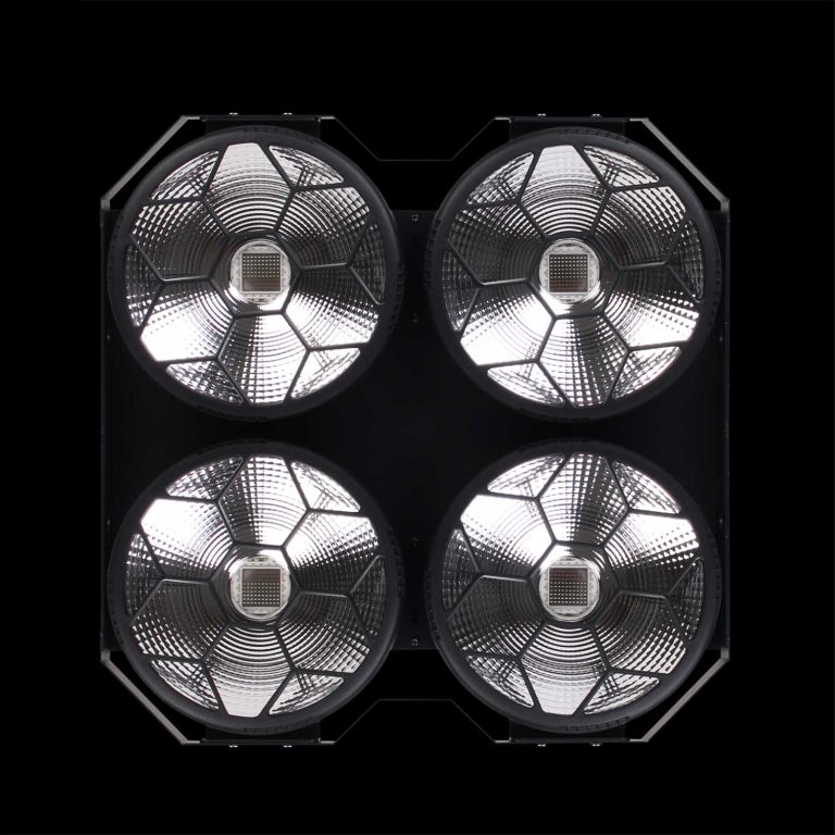 Accecatore 400W LED RGB in Prospettiva Frontale su Sfondo Nero